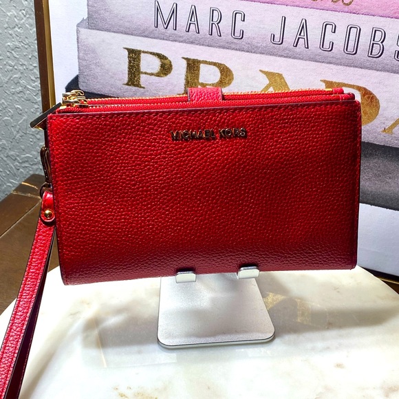 Michael Kors Adele mulberry Leather Smartphone Wallet EUC - Picture 4 of 15